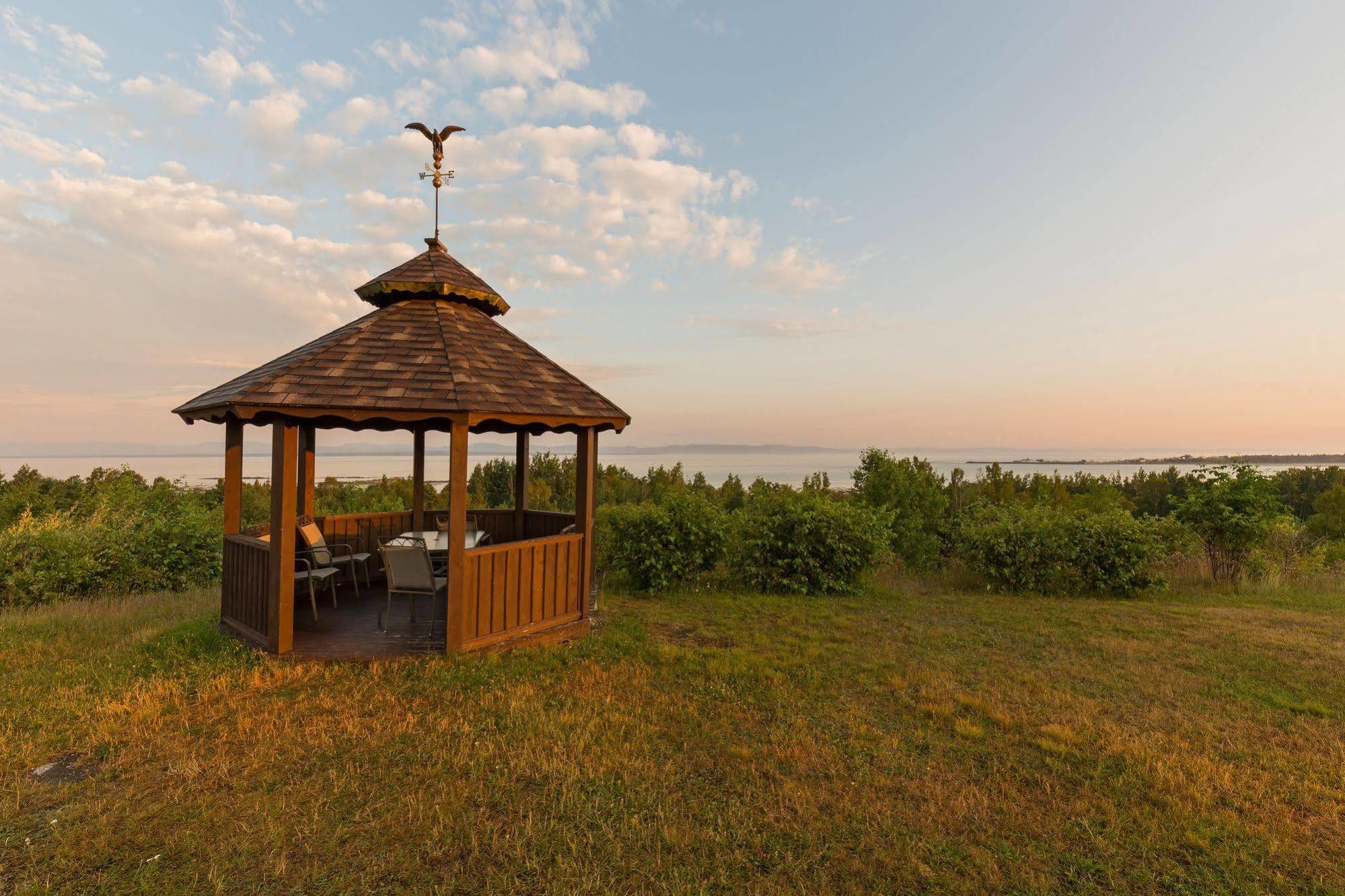 Au Fleuve D'argent Motel